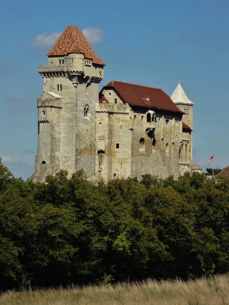 Tagesfahrt Wienerwald Burg Liechtenstein