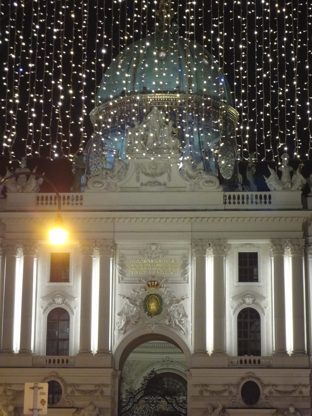 Weihnachtsbeleuchtung-Wiener Hofburg Kohlmarkt